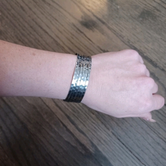 Gunmetal layered cuff bracelet - Picture 5 of 7